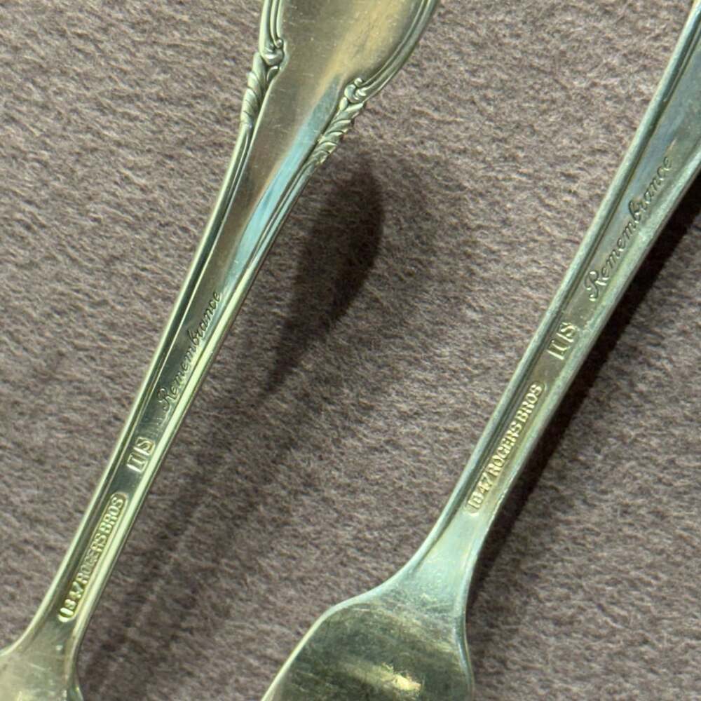 1847 Rogers Bros First Love Silverplate Flatware Set with Wood Chest 20pies set - Picture 13 of 15